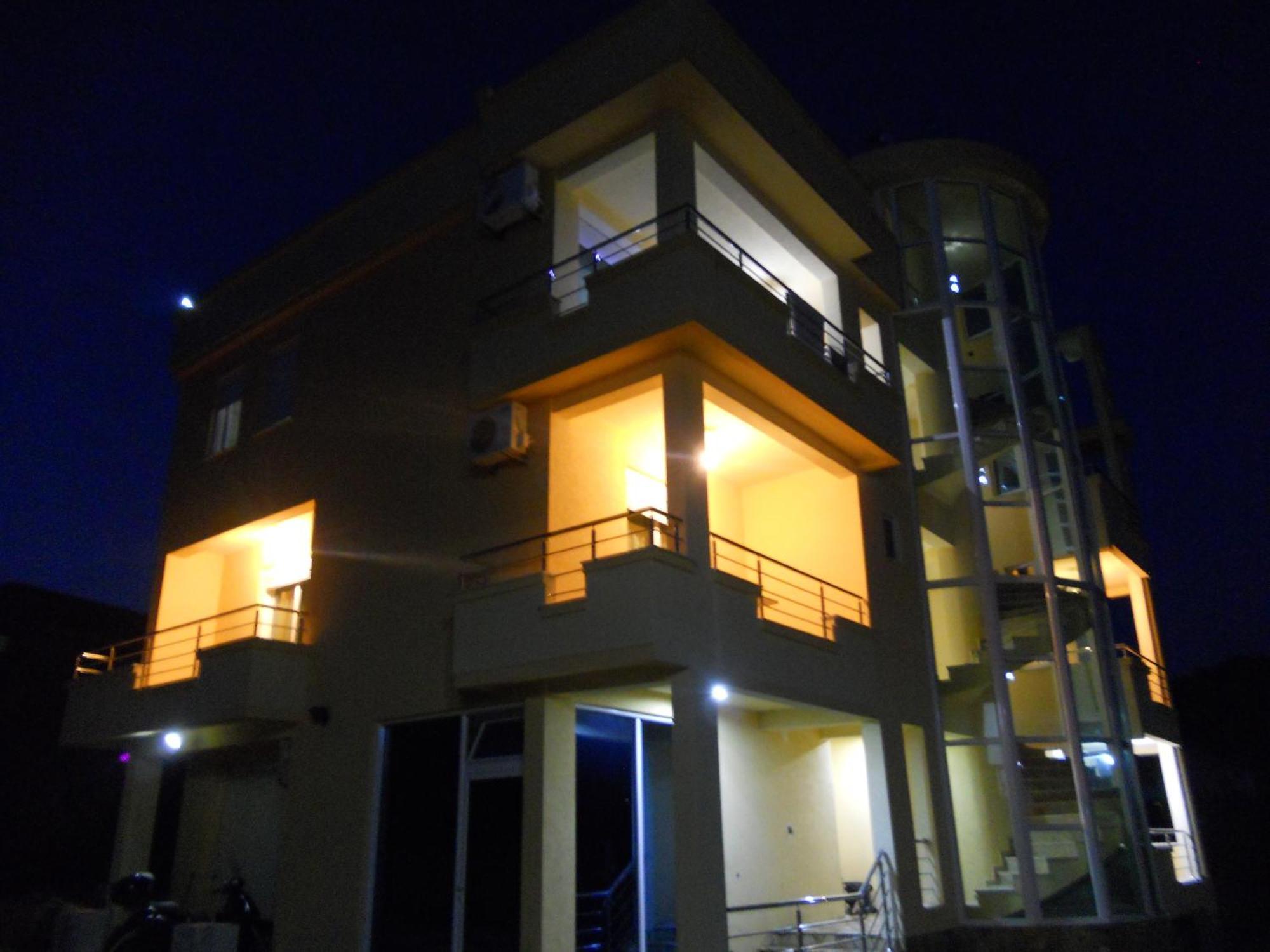 Kopernikus Apartments Улцинь Экстерьер фото